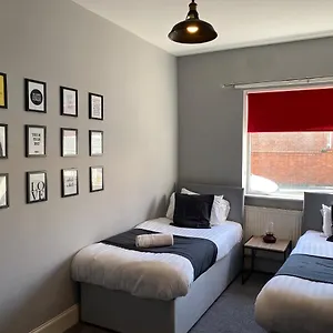 spacious-homely-house-in-newcastle-situated-in-a-quiet.hotels-newcastle-upon-tyne.com/