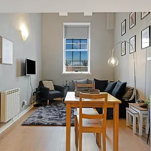 duplex-3-bedroom-mezzanine-apartment-heart-of-edinburgh.edinburghhotelsuk.org/