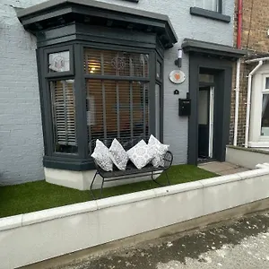 Apartment House Located Centrally For Up To 8 Guests, Scarborough